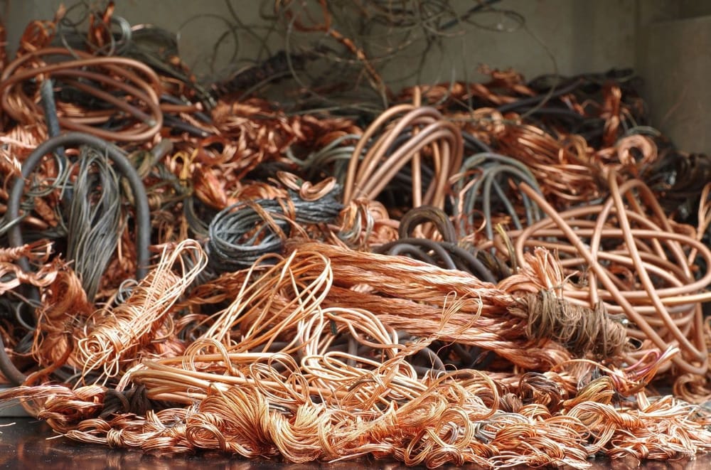 Napoli, blitz dei Carabinieri nel campo rom di via Macello: 132 identificati e recuperati 400 kg di rame rubato