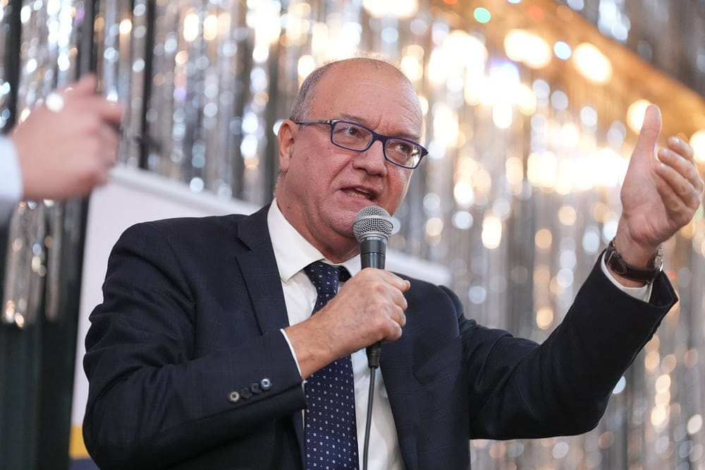 Scuola, 35 milioni per la musica: firmato il decreto del Ministro Valditara