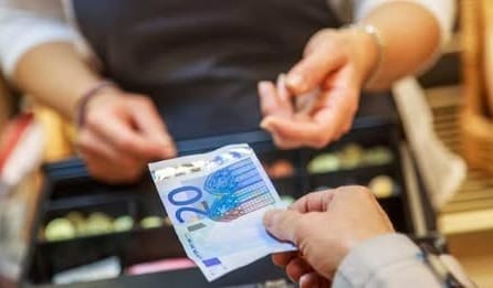 Codacons: "Dati sui salari reali confermano i danni provocati dal caro-prezzi"