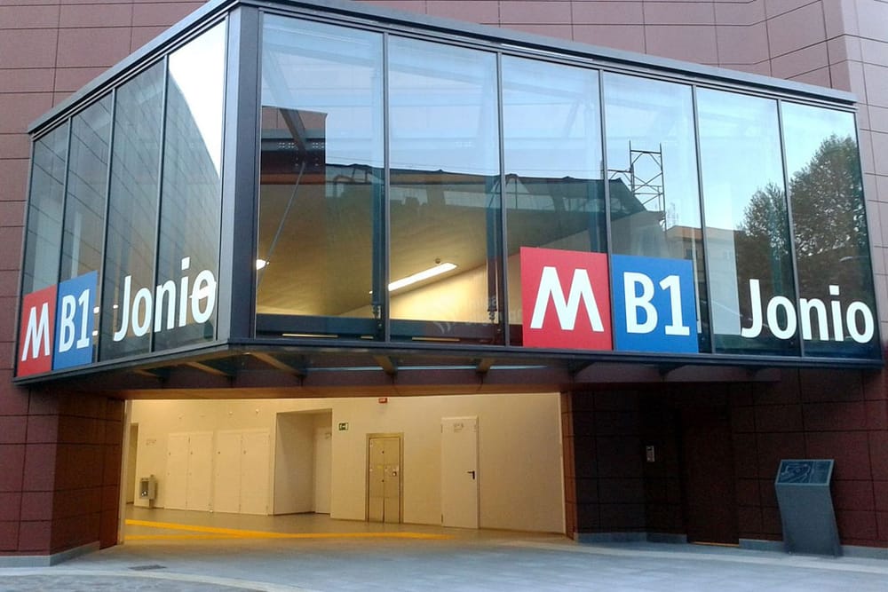 Roma, 23enne denuncia violenza sessuale all’uscita della metro B Jonio