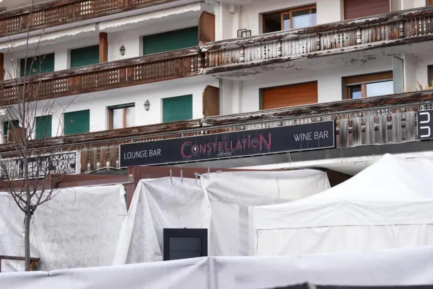 Strage Crans-Montana, Jessica Moretti è libera ma deve restare in Svizzera