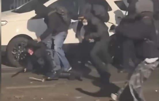 Scontri a Torino, due arrestati scarcerati con obbligo di firma. Ceccardi (Lega): “Schiaffo a chi porta la divisa”