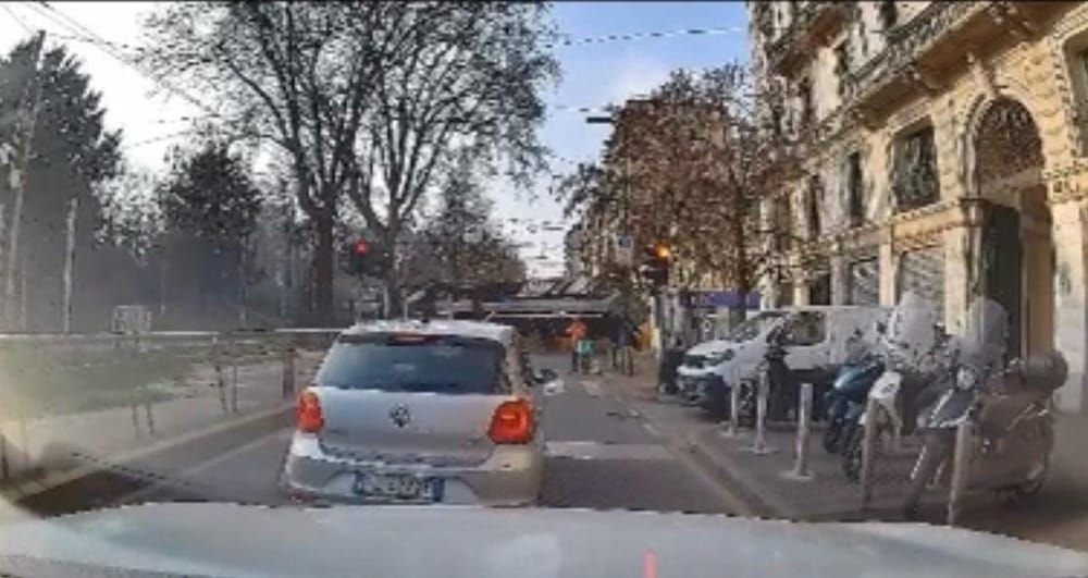 Milano, tram della linea 9 deraglia: i soccorritori riferiscono finora un morto e circa quaranta feriti