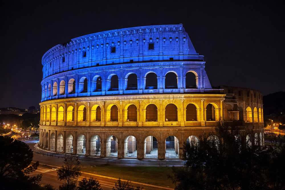 Il Colosseo si illumina per l’Ucraina nel quarto anniversario della guerra