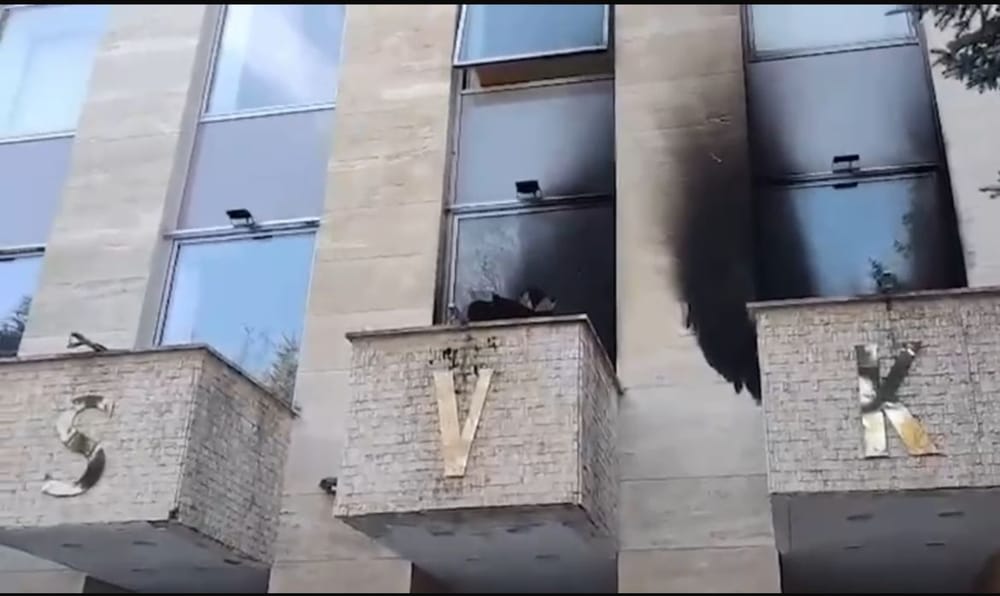 Praga, attacco con Molotov contro centro culturale russo: danneggiata la “Casa Russa”