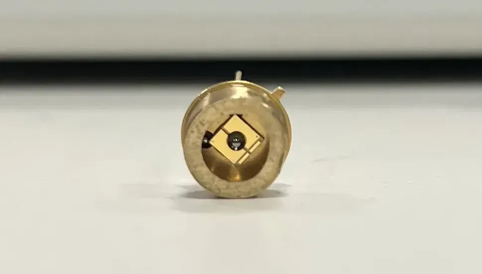 Dati trasmessi attraverso il calore: la "luce negativa" apre una nuova era nelle comunicazioni sicure