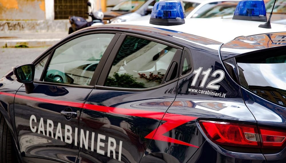 Bergamo, studente di 13 anni accoltella un’insegnante: è grave