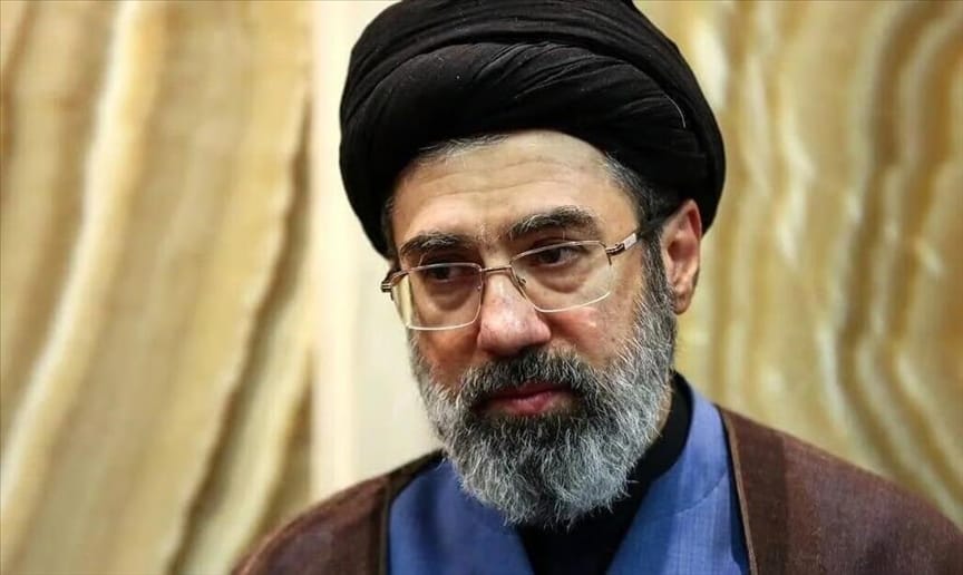 Iran, Mojtaba Khamenei ferito in un tentato assassinio: trasferito in luogo sicuro