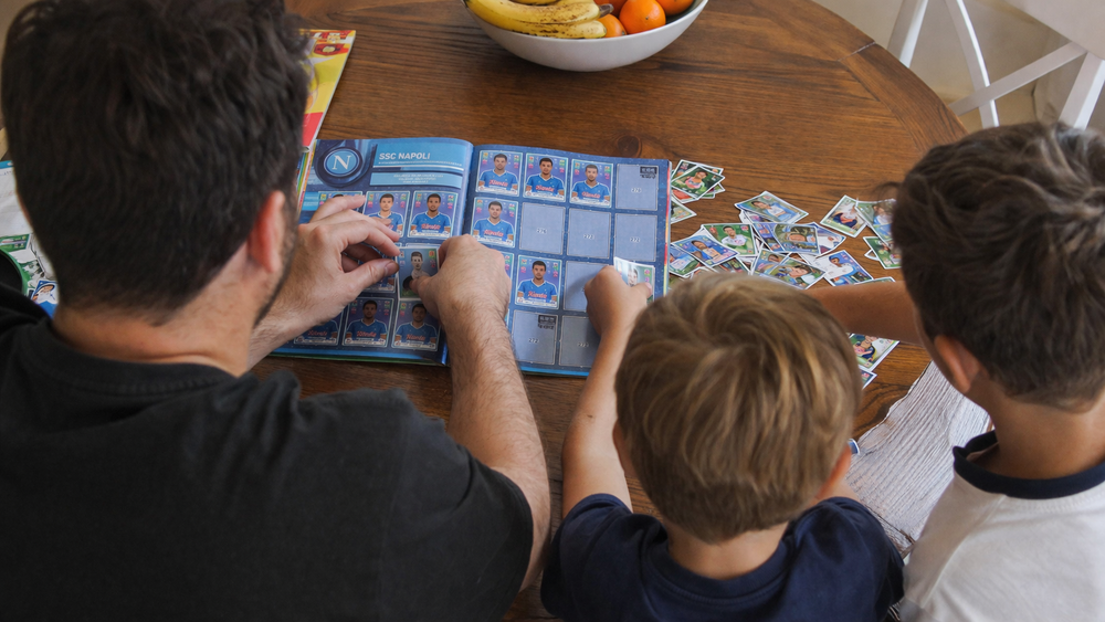 Figurine azzurre, dal 2035 cambio storico: la FIGC affida i diritti a Topps e chiude l’era Panini