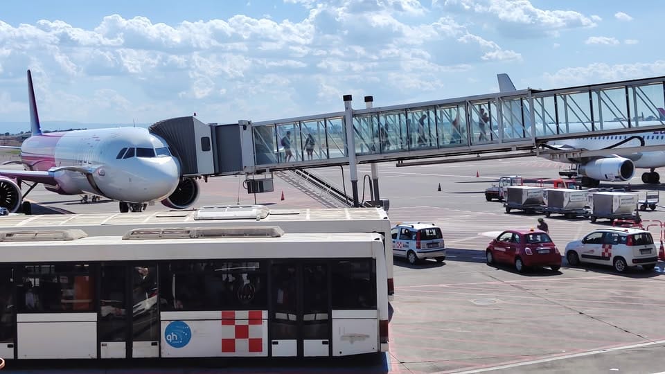 Aeroporti italiani a rischio carburante: scorte ridotte e allerta sui rifornimenti per i voli estivi