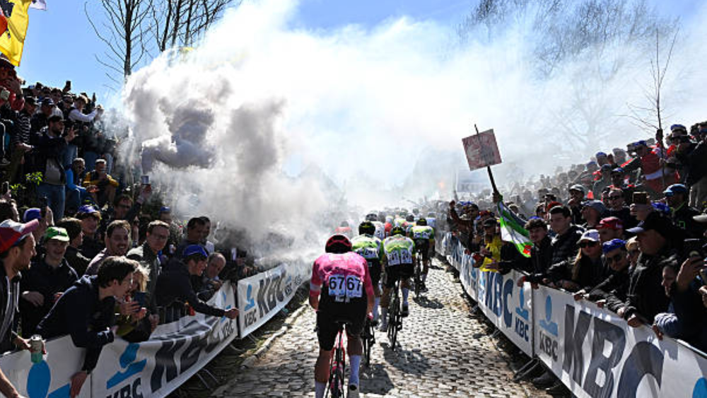 Il Giro delle Fiandre tra nostalgia e innovazione: l'ombra del "Muur" e il blackout Rai