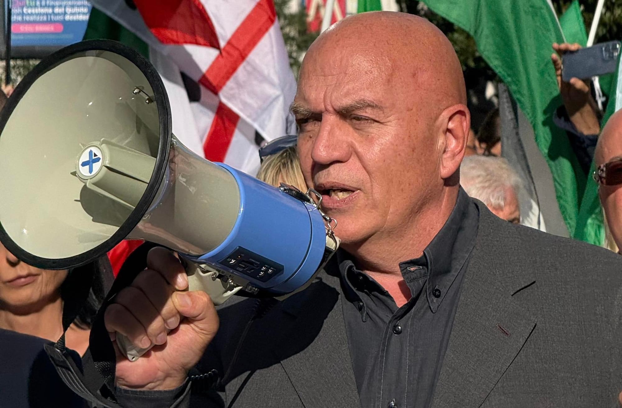 Immigrazione, Rizzo contro Bertinotti: “Accogliere? Cominci lui a ospitare un immigrato in casa” Soluzione: “Africa agli africani e stop immigrazione”