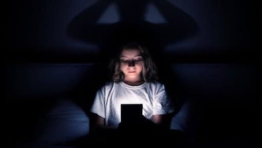 TikTok nel mirino Ue: allarme dipendenza giovani, rischio salute mentale