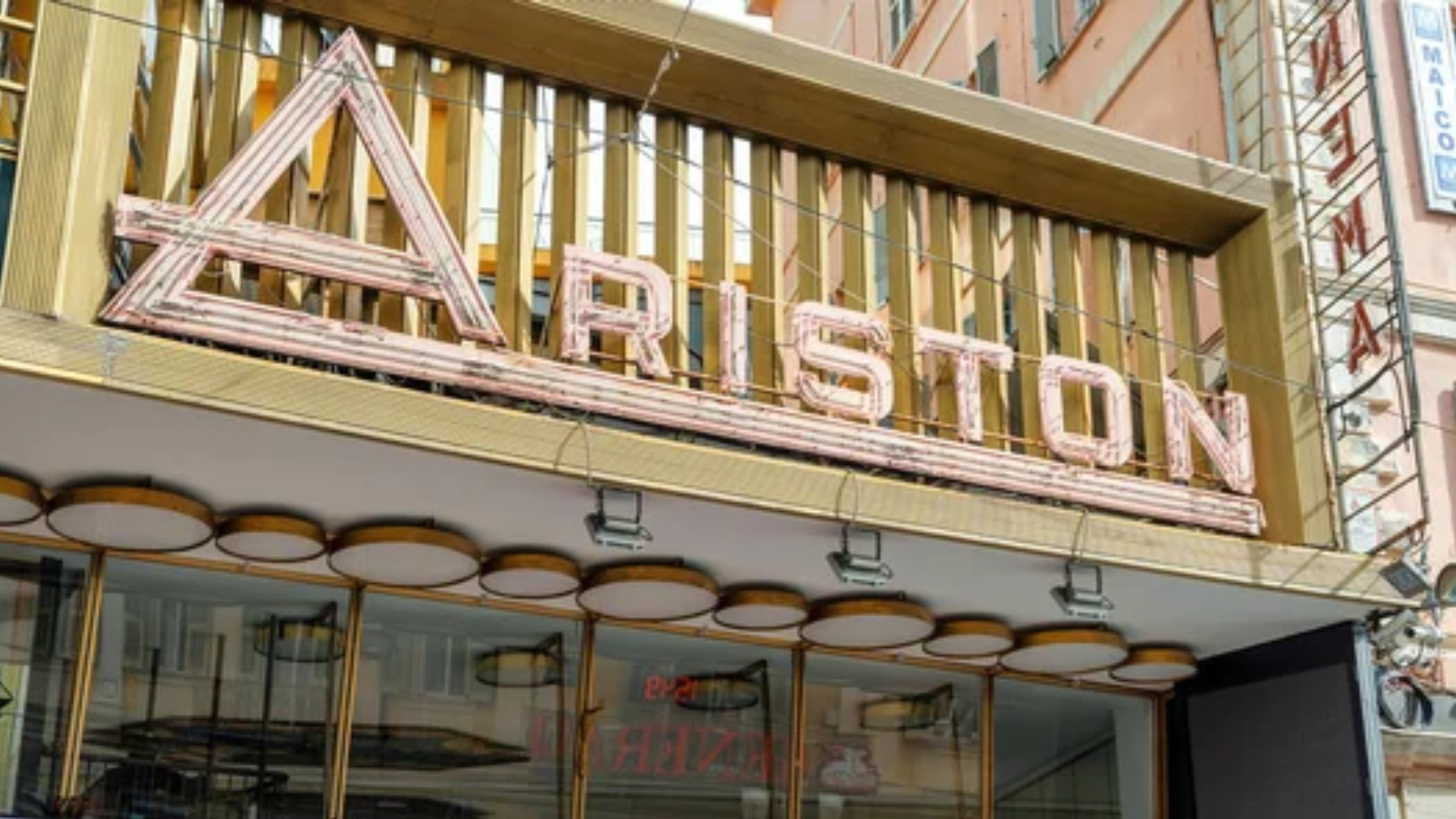 Sanremo, la messa (cantata) continua