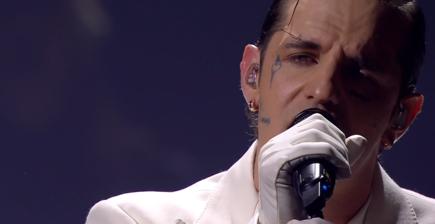 Achille Lauro commuove l’Ariston con l'omaggio per le vittime di Crans-Montana