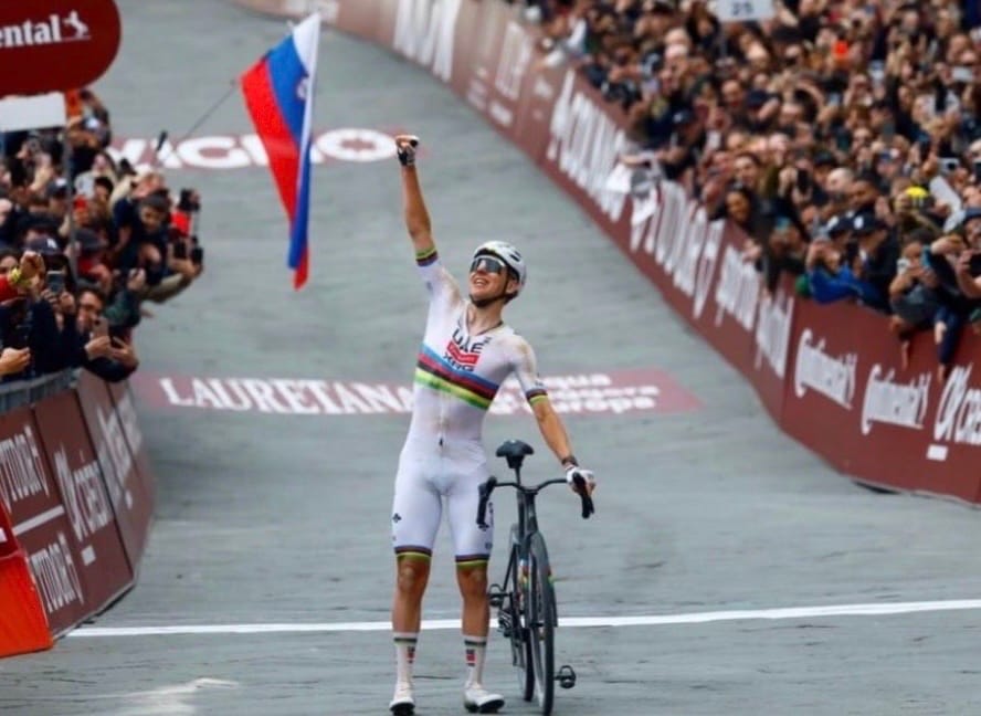 Ciclismo, Pogačar domina le Strade Bianche: è la quarta volta