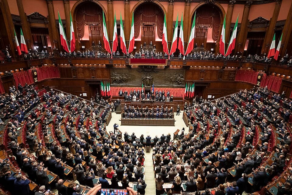 Iran, Pd‑M5S‑Avs‑+Europa presentano una risoluzione: “Cessate il fuoco immediato”