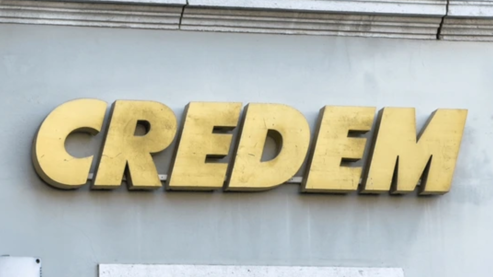 Allarme bomba alla sede Credem di Roma: evacuato l'edificio in Piazza delle Cinque Lune