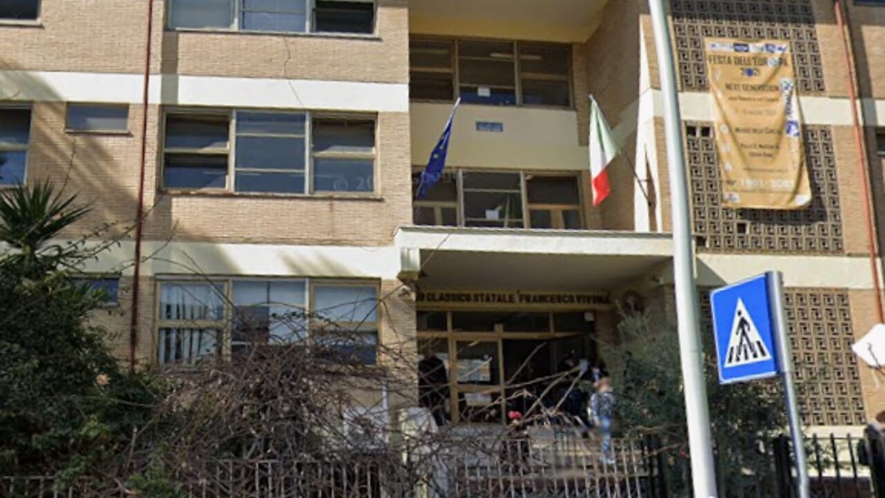 Ragazza trovata morta al liceo Vivona: indagini in corso a Roma