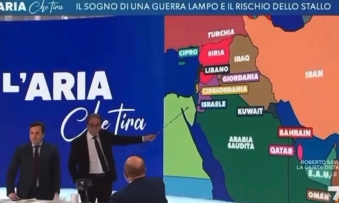 Lite in studio a “L’Aria che tira”: Bonelli sbaglia sulla mappa, Sangiuliano lo punge: “Studia la geografia”