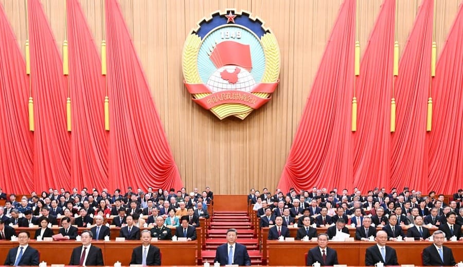 Mentre il mondo trema, la Cina di Xi Jinping consolida il potere