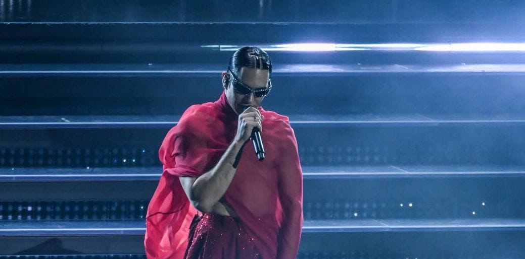 Mahmood lascia l’Italia: “Mi sento come una tigre bianca in uno zoo”