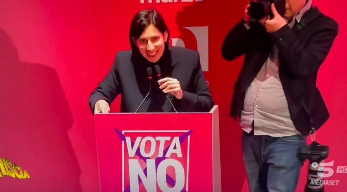 Referendum, gaffe Schlein: “Appoggiate il Sì”. Il video virale