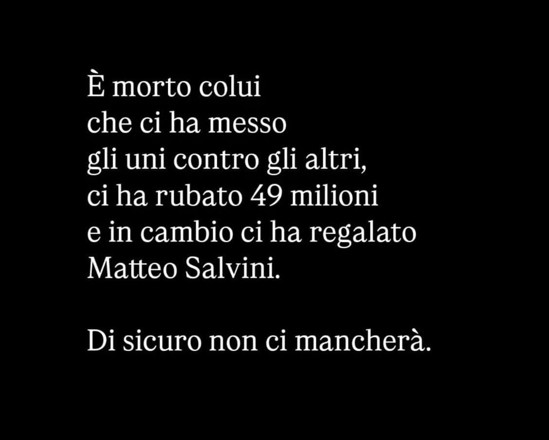 Morte Bossi, polemica sul post di Potere al Popolo: "Non ci mancherà"