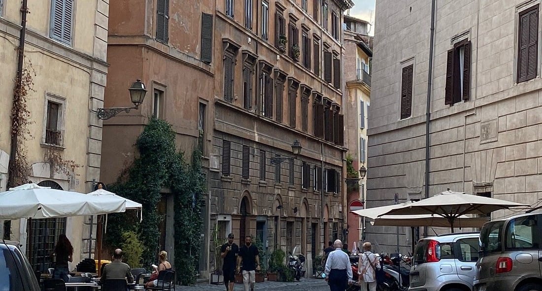 Roma, designer costretta a chiudere: “Souvenir prodotti in Cina restano, io no!”