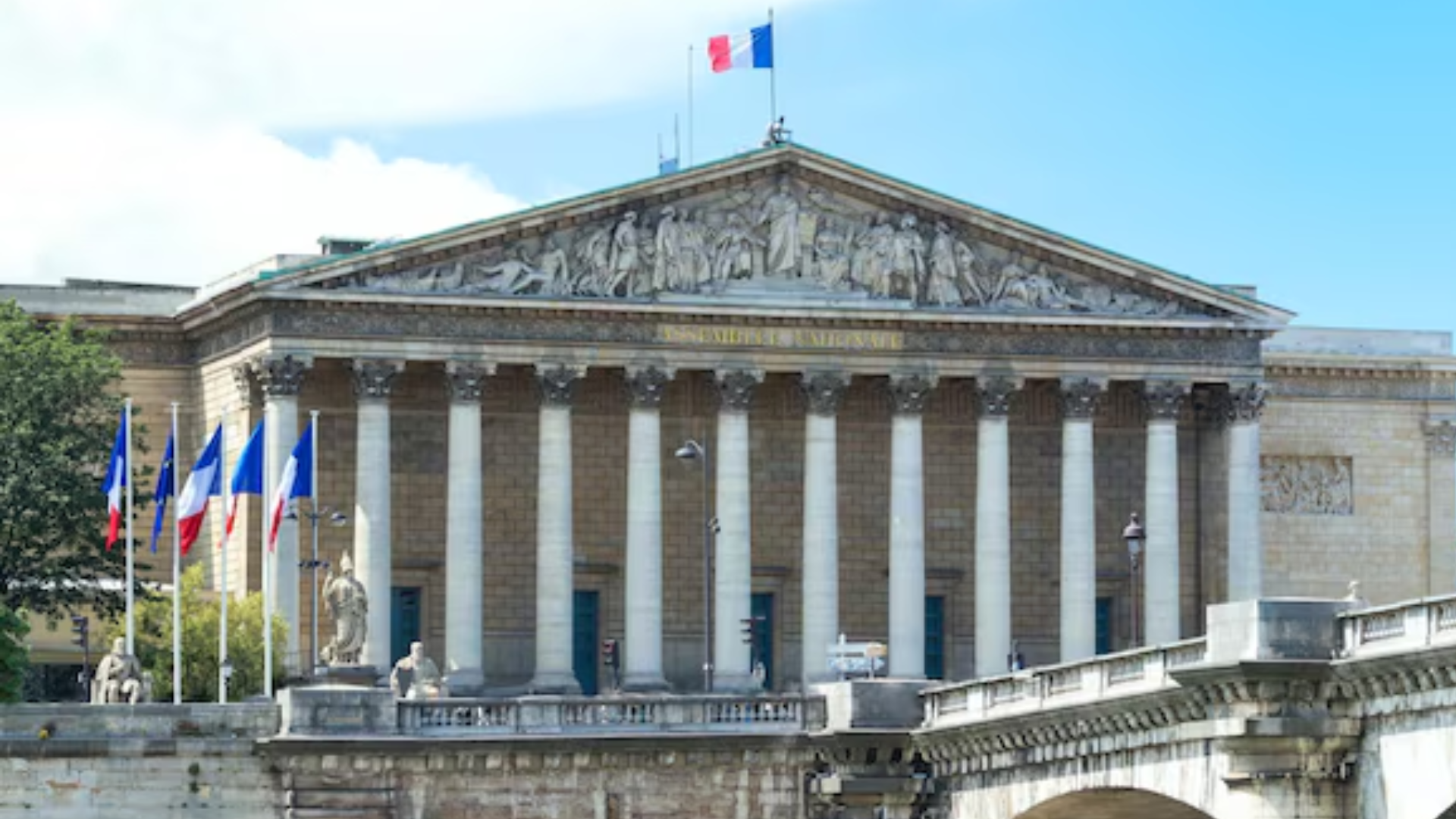 Francia, via libera in prima lettura alla legge contro le frodi sociali e fiscali