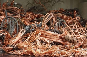 Napoli, blitz dei Carabinieri nel campo rom di via Macello: 132 identificati e recuperati 400 kg di rame rubato