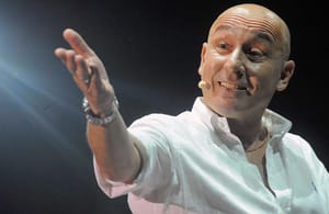 Maurizio Battista denunciato: accuse di stalking e diffamazione aggravata