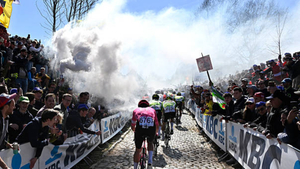 Il Giro delle Fiandre tra nostalgia e innovazione: l'ombra del "Muur" e il blackout Rai