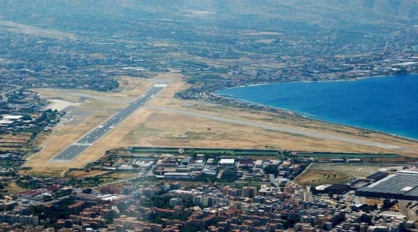 Aeroporto di Reggio Calabria, raggiunti 900mila passeggeri in 11 mesi: è record storico