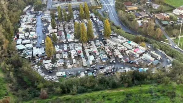 Roma, scatta il blitz: oltre 70 agenti per lo sgombero del campo rom di via Candoni