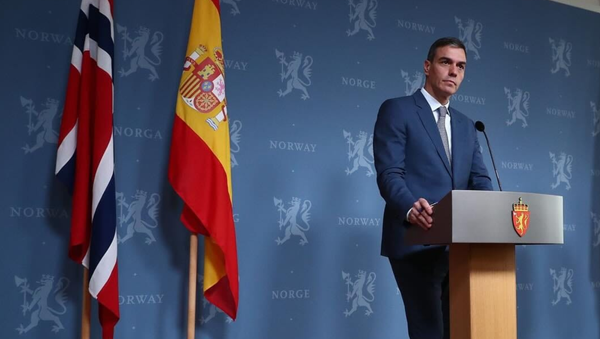 Dieci milioni di stranieri e 500 mila regolarizzati: il centrodestra attacca Sanchez in UE