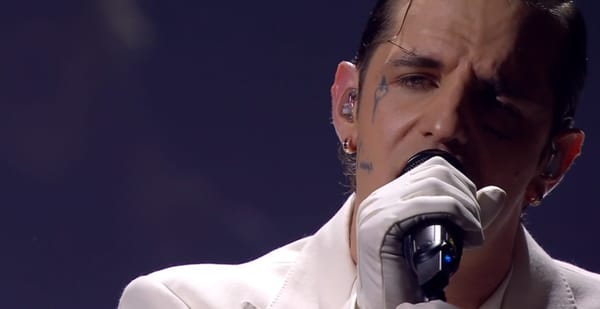 Achille Lauro commuove l’Ariston con l'omaggio per le vittime di Crans-Montana