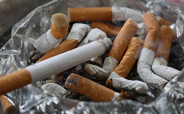 Pacchetti oltre i 6 euro, nuova stangata sul fumo: terzo rincaro del 2026