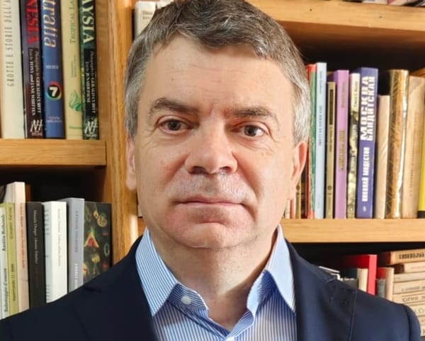 Dentro il mestiere del cacciatore di libri: chi cerca i volumi proibiti e dimenticati