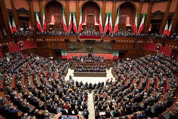 Iran, Pd‑M5S‑Avs‑+Europa presentano una risoluzione: “Cessate il fuoco immediato”