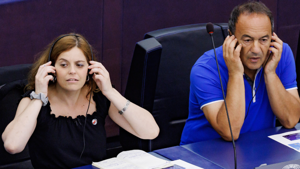 Lucano e Salis in missione per Cuba: partito convoglio con 5 tonnellate di medicinali