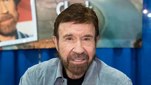 Chuck Norris morto a 86 anni: il leggendario attore si spegne alle Hawaii