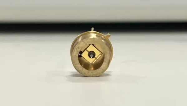 Dati trasmessi attraverso il calore: la "luce negativa" apre una nuova era nelle comunicazioni sicure