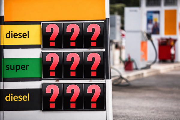 Benzina e gasolio salgono: effetto guerra sui prezzi