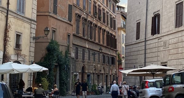 Roma, designer costretta a chiudere: “Souvenir prodotti in Cina restano, io no!”